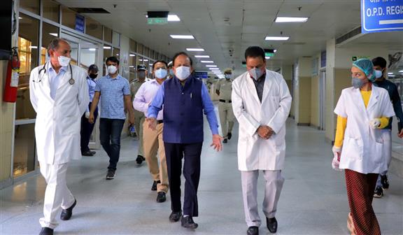THE Coronavirus Pandemic केन्द्रीय स्वास्थ्य मंत्रालय ने हॉट स्पाट इलाकों में रैपिड एंटी बॉडी ब्लड टैस्ट को मंजूरी दी